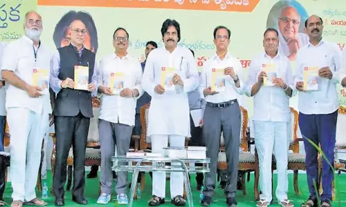 Andhra: पवन कल्याण ने 35वें विजयवाड़ा पुस्तक महोत्सव का शुभारंभ किया