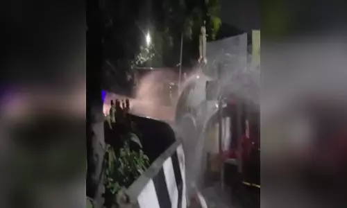 LPG Tanker: एलपीजी टैंकर हादसे का शिकार, मचा हड़कंप LPG Tanker: एलपीजी टैंकर हादसे का शिकार, मचा हड़कंप