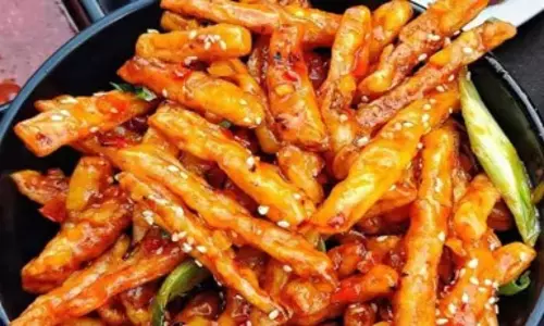 Recipe: घर पर झटपट बनाएं चिली पोटैटो