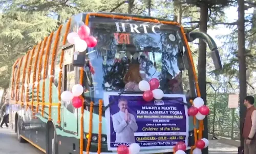 Himachal: मुख्यमंत्री ने सुख आश्रय योजना के तहत अनाथ यात्रा को हरी झंडी दिखाई
