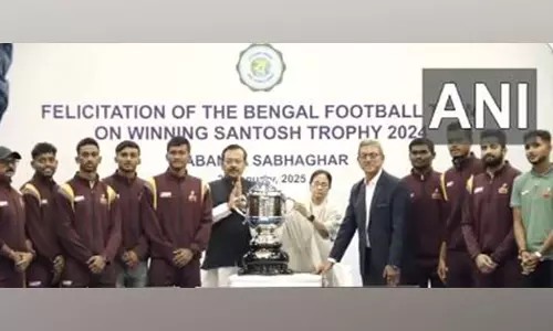 संतोष ट्रॉफी जीतने पर Mamata Banerjee ने बंगाल फुटबॉल टीम को बधाई दी संतोष ट्रॉफी जीतने पर Mamata Banerjee ने बंगाल फुटबॉल टीम को बधाई दी