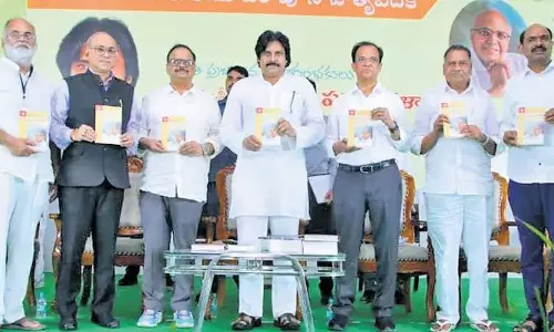 Pawan Kalyan ने 35वें विजयवाड़ा पुस्तक महोत्सव का शुभारंभ किया Pawan Kalyan ने 35वें विजयवाड़ा पुस्तक महोत्सव का शुभारंभ किया