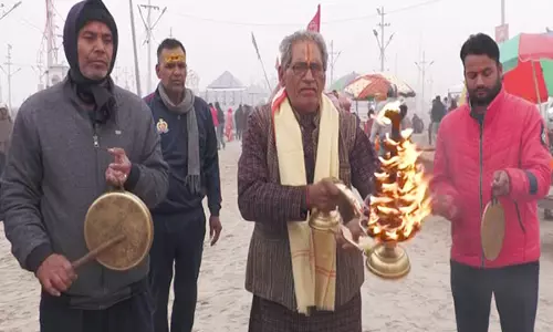 Maha Kumbh 2025: उत्सव शुरू, संगम पर सुबह की गंगा आरती की गई