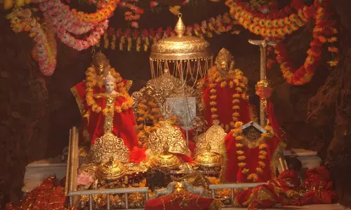 Maa Vaishno Devi के दर्शन से पहले जरूर अर्धकुंवारी मंदिर में टेकें मत्था, जाने पौराणिक कथा Maa Vaishno Devi के दर्शन से पहले जरूर अर्धकुंवारी मंदिर में टेकें मत्था, जाने पौराणिक कथा