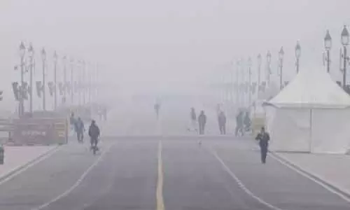 Delhi-NCR में घने कोहरे के कारण विमान और रेल सेवाएं बाधित