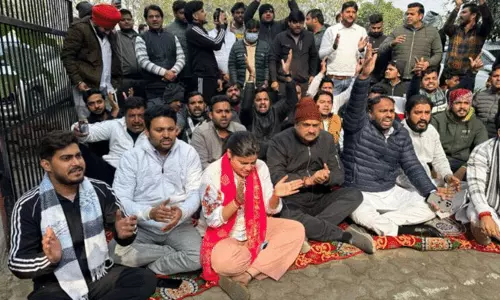 पुलिस का बड़ा एक्शन: बीजेपी युवा मोर्चा के मंडल अध्यक्ष गिरफ्तार, थाने के बाहर भड़के कार्यकर्ता