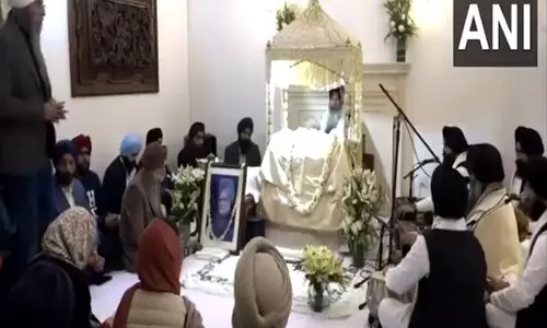 पूर्व प्रधानमंत्री Manmohan Singh की याद में उनके आवास पर अखंड पाठ का भोग रखा गया पूर्व प्रधानमंत्री Manmohan Singh की याद में उनके आवास पर अखंड पाठ का भोग रखा गया