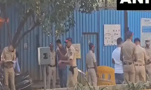 Navi Mumbai के सानपाड़ा इलाके में डी मार्ट के बाहर गोलीबारी में एक व्यक्ति घायल, जांच जारी
