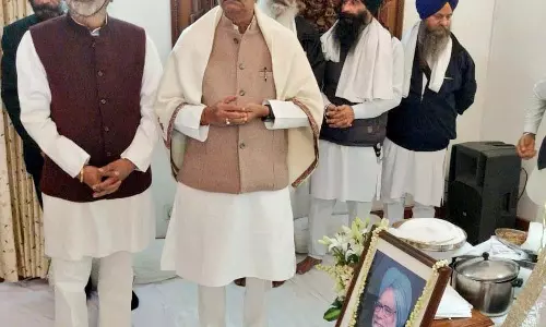 डॉ. मनमोहन सिंग के श्रद्धांजलि सभा में शामिल हुए चरणदास महंत