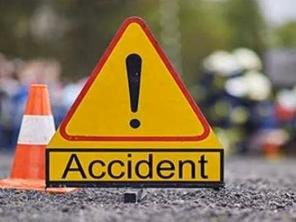Bhilwara: घने कोहरे के कारण हाईवे पर हादसा, लगा लंबा जाम Bhilwara: घने कोहरे के कारण हाईवे पर हादसा, लगा लंबा जाम