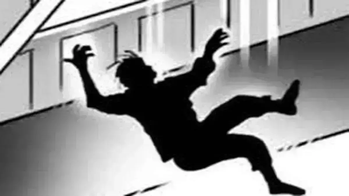 NCR Ghaziabad: मधुबन बापूधाम में निमार्णाधीन बिल्डिंग से गिरकर दुकानदार की मौत हुई NCR Ghaziabad: मधुबन बापूधाम में निमार्णाधीन बिल्डिंग से गिरकर दुकानदार की मौत हुई