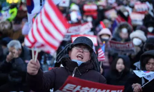 South Korea के महाभियोग की घोषणा के बाद राष्ट्रपति ने चौदह तक की पैदल यात्रा की