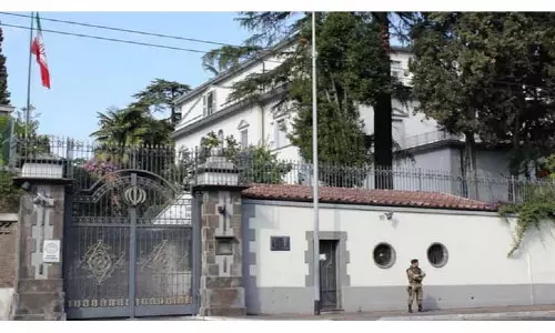 Iran के राजदूत और इतालवी अधिकारी ने चर्चा की Iran के राजदूत और इतालवी अधिकारी ने चर्चा की