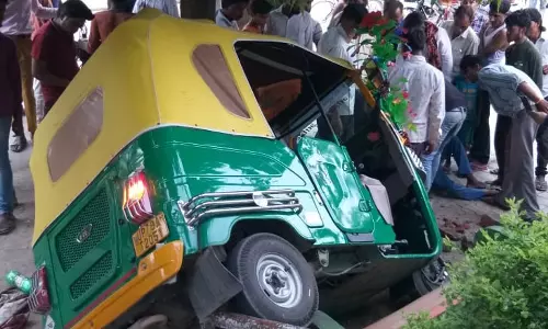 नशे में धुत ड्राइवर के गलत मोड़ लेने पर Bengaluru की महिला ने चलती ऑटो से छलांग लगा दी