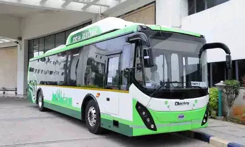 Hyderabad में करीब 1,000 बसें चलाई जाएंगी Hyderabad में करीब 1,000 बसें चलाई जाएंगी