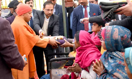 अंतिम पायदान के व्यक्ति तक सुविधा पहुंचाने को सरकार प्रयत्नशील: सीएम योगी