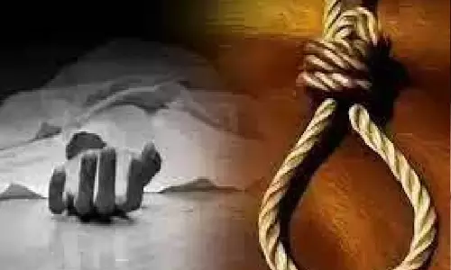 Kanpur: चार घंटे के अंतराल में दो सहेलियों ने लगाई फांसी