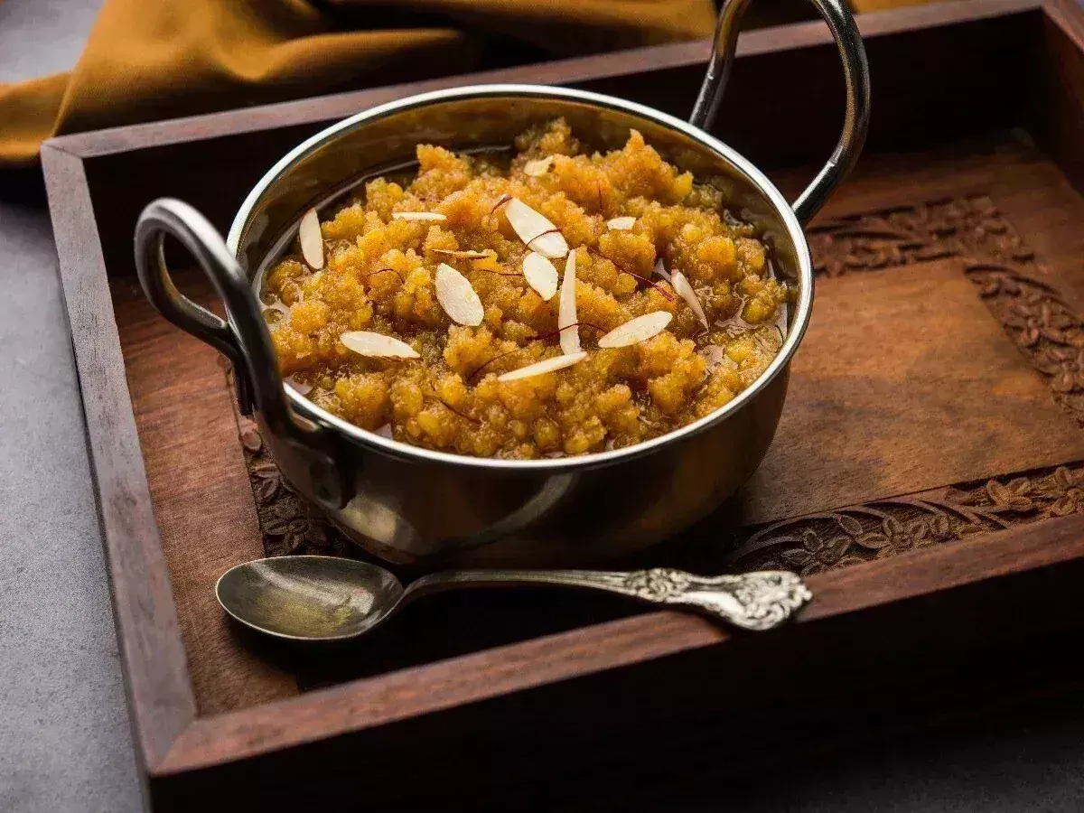 Makhandi Halwa: सर्दियों में बनाएं दूध में सूजी से पंजाब का फेमस मखंडी हलवा Makhandi Halwa: सर्दियों में बनाएं दूध में सूजी से पंजाब का फेमस मखंडी हलवा