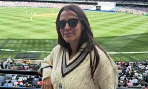 Neha Dhupia ने अपने दिवंगत ससुर को एक भावनात्मक इशारे के साथ श्रद्धांजलि दी