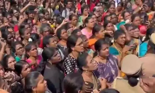 Anna University यौन उत्पीड़न मामला, भाजपा की महिला सदस्यों ने किया जमकर प्रदर्शन Anna University यौन उत्पीड़न मामला, भाजपा की महिला सदस्यों ने किया जमकर प्रदर्शन