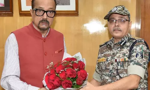 राज्यपाल डेका से एडीजी सिन्हा ने दी नव वर्ष की शुभकामनाएं