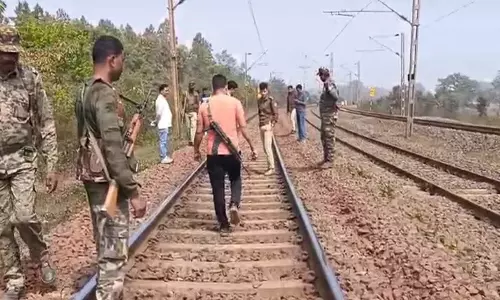 रेलवे ट्रैक पर PUBG खेल रहे 3 किशोरों की तेज रफ्तार ट्रेन की चपेट में आने से मौत रेलवे ट्रैक पर PUBG खेल रहे 3 किशोरों की तेज रफ्तार ट्रेन की चपेट में आने से मौत