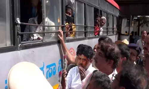 15 प्रतिशत किराया वृद्धि के खिलाफ BJP कार्यकर्ताओं ने बेंगलुरु में किया विरोध प्रदर्शन