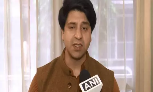 BJP के शहजाद पूनावाला ने कर्नाटक सरकार के बस किराया बढ़ाने के फैसले की आलोचना की