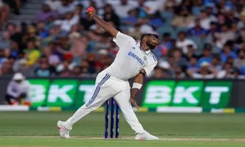 उस्मान ख्वाजा को आउट कर जसप्रीत बुमराह ने रिकॉर्ड बनाया उस्मान ख्वाजा को आउट कर जसप्रीत बुमराह ने रिकॉर्ड बनाया