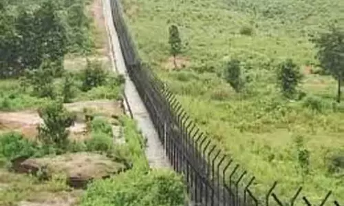 Manipur के मोरेह में 9 किलोमीटर से अधिक बाड़ लगाने का काम पूरा कर लिया Manipur के मोरेह में 9 किलोमीटर से अधिक बाड़ लगाने का काम पूरा कर लिया