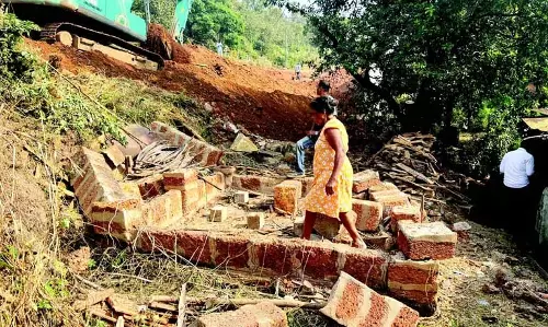 Velsao में तोड़फोड़ से निराशा और जनाक्रोश फैल गया