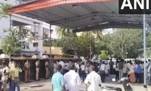 ED ने तमिलनाडु के जल संसाधन मंत्री दुरईमुरुगन के आवास और तीन अन्य स्थानों पर की छापेमारी