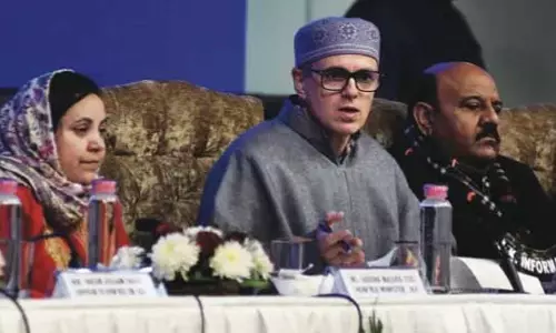 CM Omar Abdullah: केंद्र सरकार जम्मू-कश्मीर का राज्य का दर्जा बहाल करने के लिए प्रतिबद्ध
