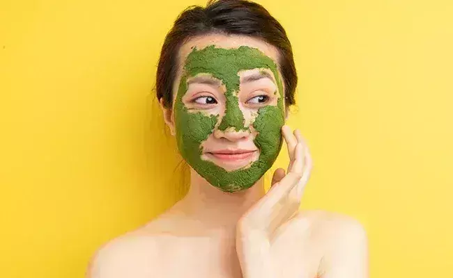 Lifestyle: पार्टी में सुंदर और ग्लोइंग त्वचा पाने केलिए घर पर बना ये फेस पैक लगाए Lifestyle: पार्टी में सुंदर और ग्लोइंग त्वचा पाने केलिए घर पर बना ये फेस पैक लगाए