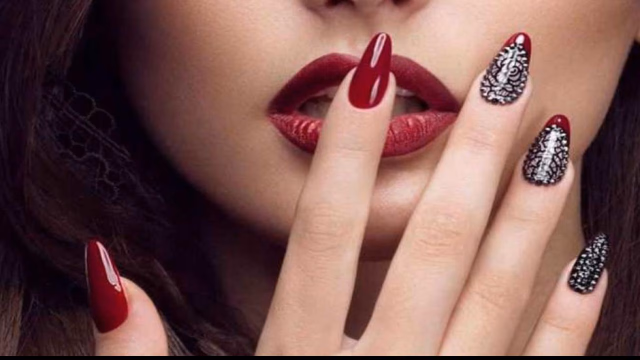Lifestyle: आप अपने घर के इन चीजों से ऐसे बनाये नेल आर्ट Lifestyle: आप अपने घर के इन चीजों से ऐसे बनाये नेल आर्ट