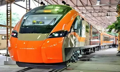 Vande Bharat स्लीपर ट्रेनें जल्द ही विश्व स्तरीय लंबी दूरी की यात्रा का अनुभव प्रदान करेंगी Vande Bharat स्लीपर ट्रेनें जल्द ही विश्व स्तरीय लंबी दूरी की यात्रा का अनुभव प्रदान करेंगी