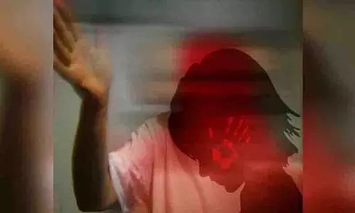 Nizamabad: लड़के ने अपने पालक पिता के खिलाफ यातना की शिकायत दर्ज कराई Nizamabad: लड़के ने अपने पालक पिता के खिलाफ यातना की शिकायत दर्ज कराई