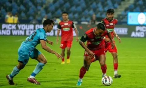 ISL: आक्रामक नॉर्थईस्ट यूनाइटेड एफसी का सामना मोहम्मडन एससी से