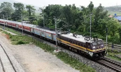 Assam : भारतीय रेलवे ने असम के लिए तीन नई ट्रेनें शुरू Assam : भारतीय रेलवे ने असम के लिए तीन नई ट्रेनें शुरू