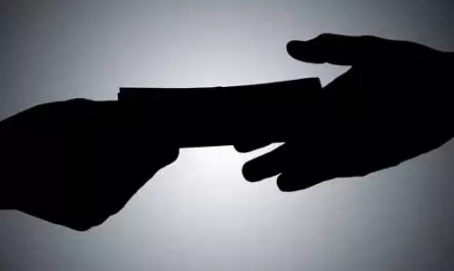 एसआई को 1 लाख की रिश्वत लेते हुए रंगे हाथों गिरफ्तार