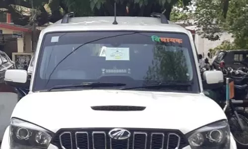 Haldwani: बिना बिल चुकाए भागी विधायक की गाड़ी, पुलिस ने दबोचा Haldwani: बिना बिल चुकाए भागी विधायक की गाड़ी, पुलिस ने दबोचा