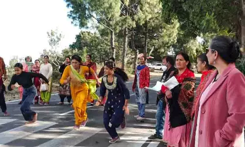 Panchkula ब्लॉक स्तरीय प्रतियोगिता में महिलाएं ट्रैक-एंड-फील्ड स्पर्धाओं में भाग ले रही Panchkula ब्लॉक स्तरीय प्रतियोगिता में महिलाएं ट्रैक-एंड-फील्ड स्पर्धाओं में भाग ले रही