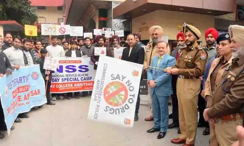 Bhullar: समाज से नशे की बुराई को खत्म करने में पुलिस की मदद करें Bhullar: समाज से नशे की बुराई को खत्म करने में पुलिस की मदद करें
