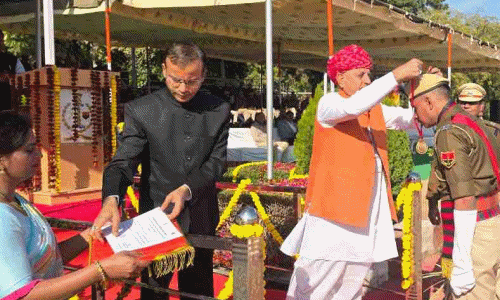 Ajmer: वनरक्षक भागीरथ चौधरी वनरक्षक आधारभूत प्रशिक्षण सत्र की पास आउट परेड में सम्मिलित हुए