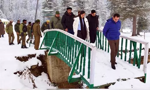 DC कुपवाड़ा ने लोलाब सब डिवीजन का विस्तृत दौरा किया DC कुपवाड़ा ने लोलाब सब डिवीजन का विस्तृत दौरा किया