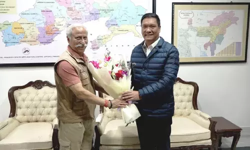Arunachal : राजभवन में राज्यपाल परनायक ने मुख्यमंत्री पेमा खांडू से मुलाकात की Arunachal : राजभवन में राज्यपाल परनायक ने मुख्यमंत्री पेमा खांडू से मुलाकात की