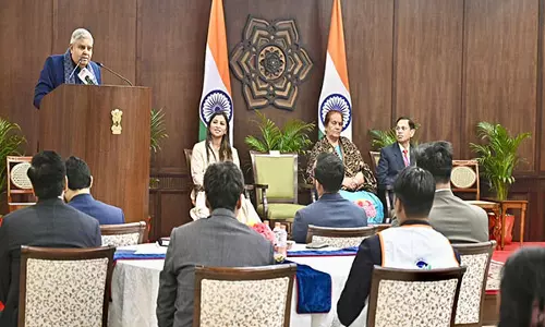जगदीप धनखड़ ने Srinagar, कलबुर्गी के लिए IoT-एकीकृत मोबाइल क्लीनिक को हरी झंडी दिखाई