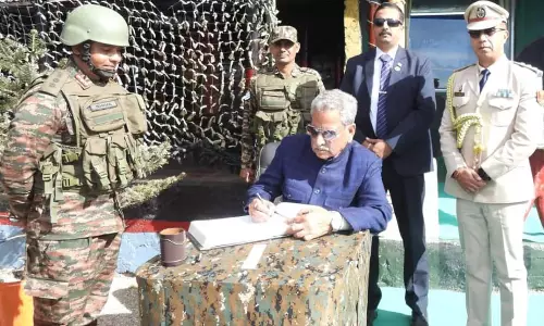 Sikkim : राज्यपाल ओम प्रकाश माथुर ने डोका-ला का दौरा किया Sikkim : राज्यपाल ओम प्रकाश माथुर ने डोका-ला का दौरा किया