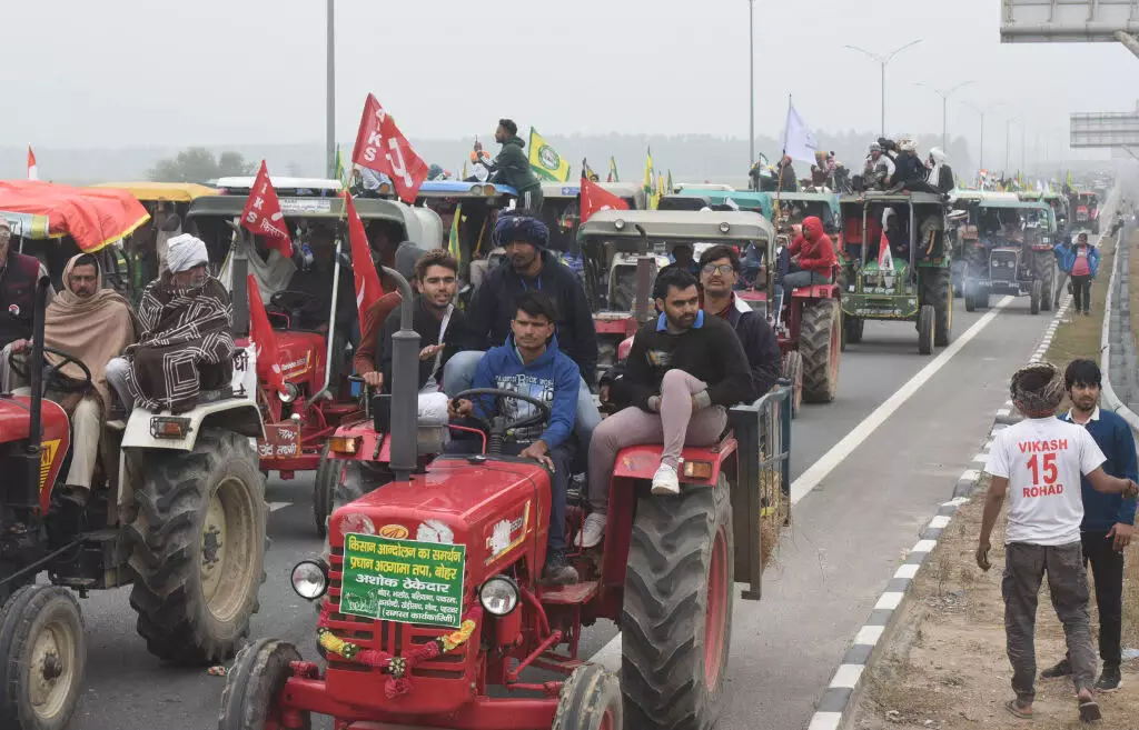 Punjab: 100 ट्रैक्टर-ट्रेलर खड़े, किसानों ने विरोध स्थल को मजबूत किया