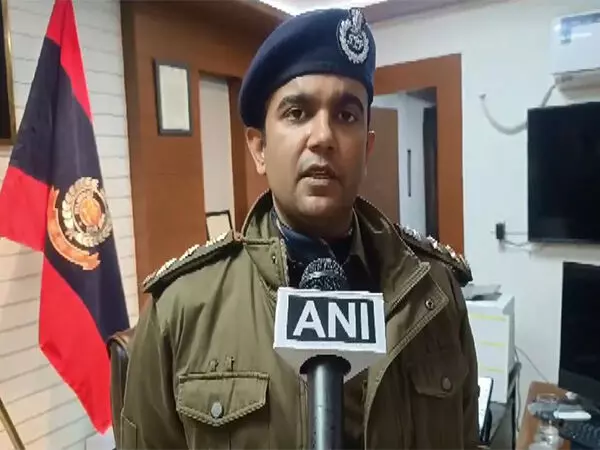 Delhi Police ने होटलों में रह रहे 5 बांग्लादेशी अप्रवासियों को वापस भेजा